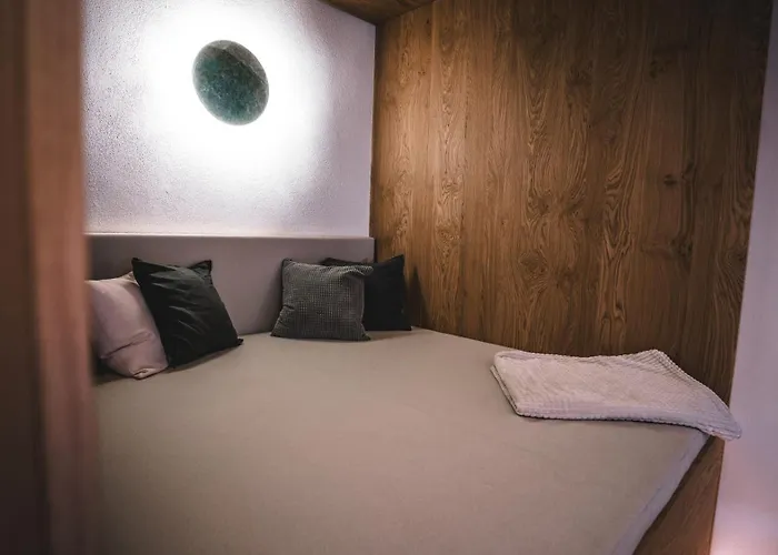 Zeitlang By Roesslwirt מלון לאם